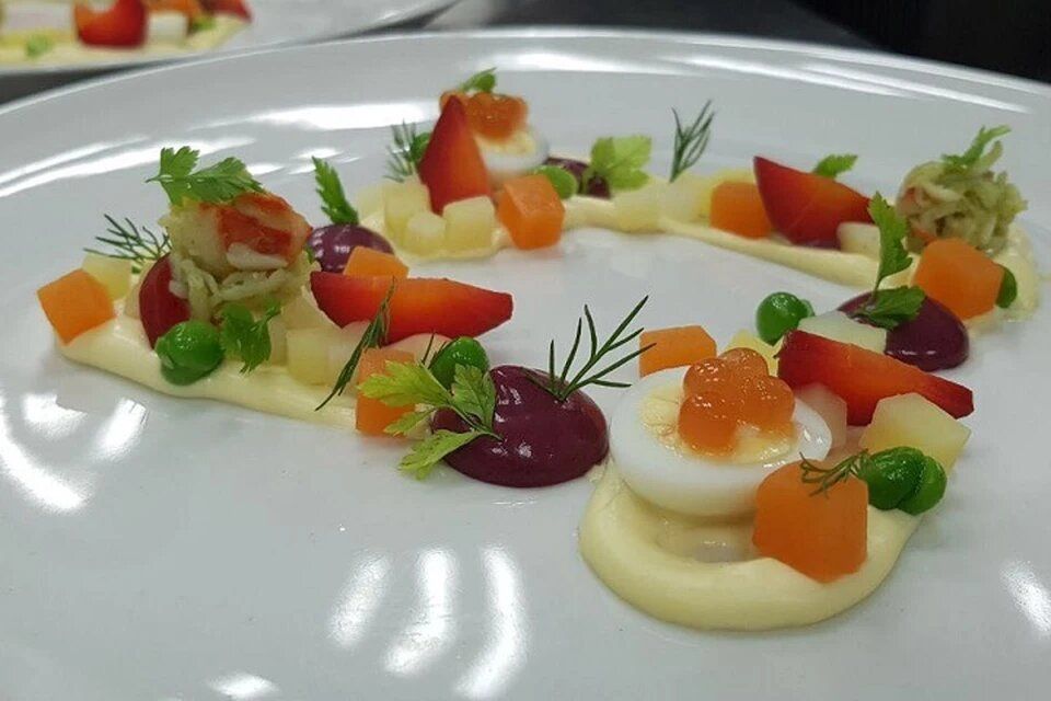 Рецепты салата оливье: советская классика, фитнес и экзотический черничный майонез