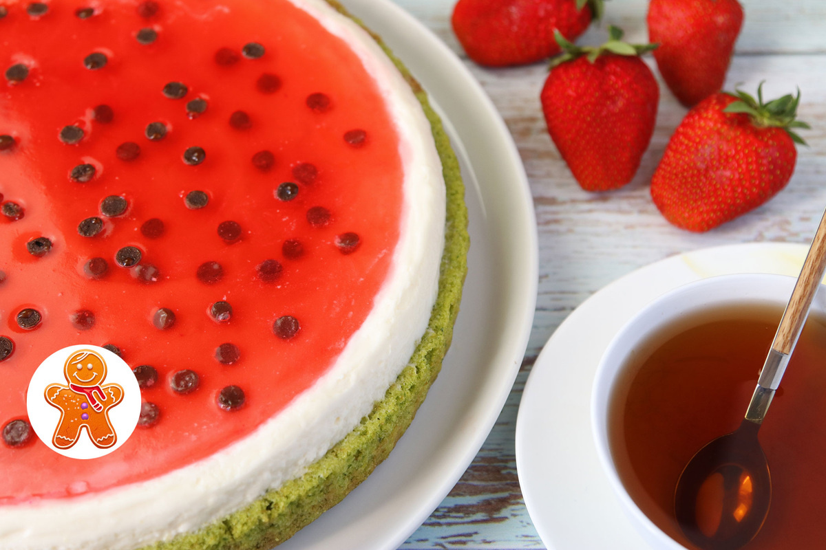 Летний хит: торт «Арбуз» с зеленым бисквитом и ягодным желе