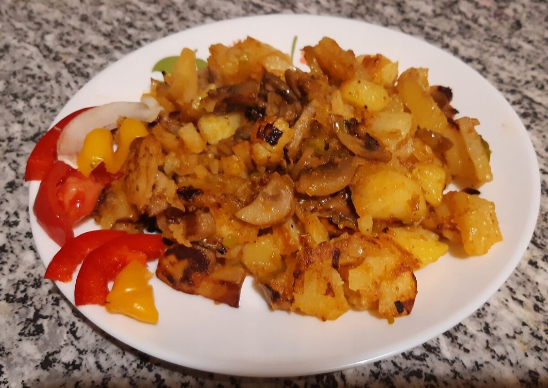 Простой и вкусный рецепт жареной картошки с грибами