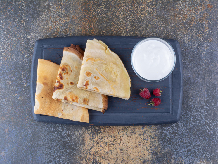 Сметана и сгущенное молоко: Красноярцы выбрали свои любимые начинки для блинов