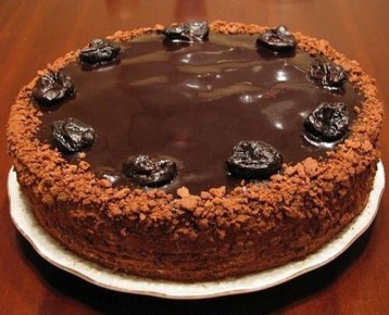 Шоколадно-медовый торт с черносливом