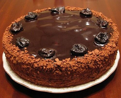 Шоколадно-медовый торт с черносливом