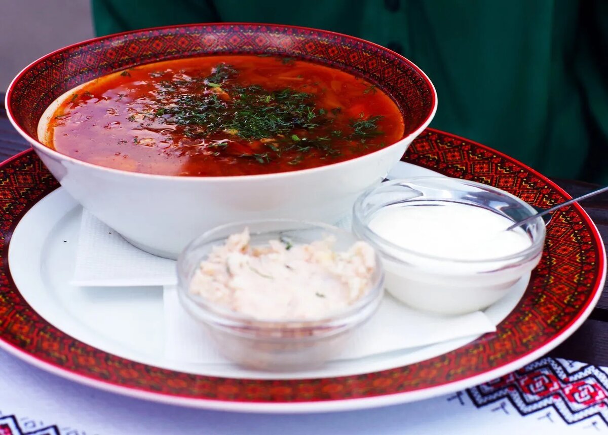 Уютные рецепты борща: согревающие блюда для зимних вечеров