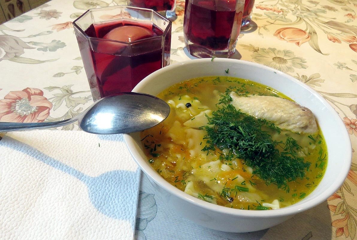 Как приготовить куриный суп для большой компании и не потратиться