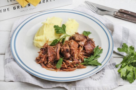 Индейка в медовом маринаде с тушеной капустой и картофельным пюре