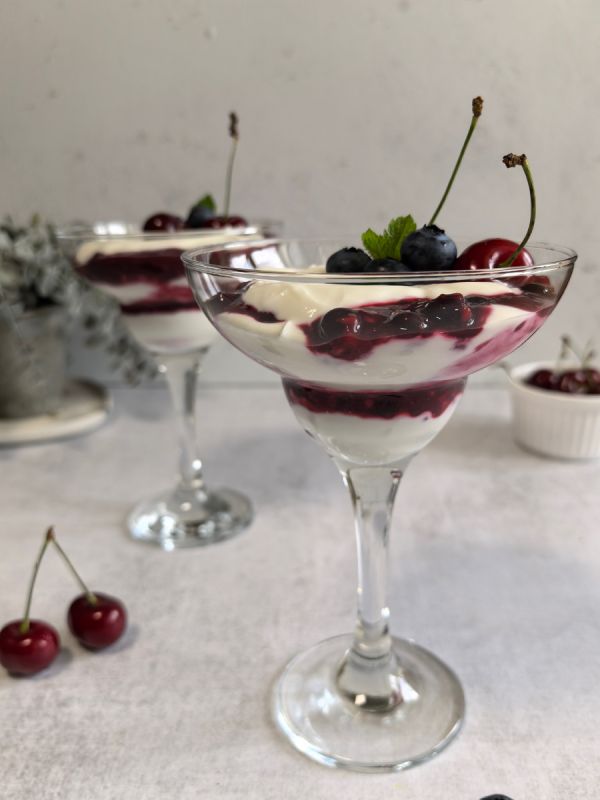 Нежный ягодно-йогуртовый парфе для стройной фигуры