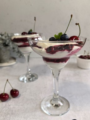 Нежный ягодно-йогуртовый парфе для стройной фигуры