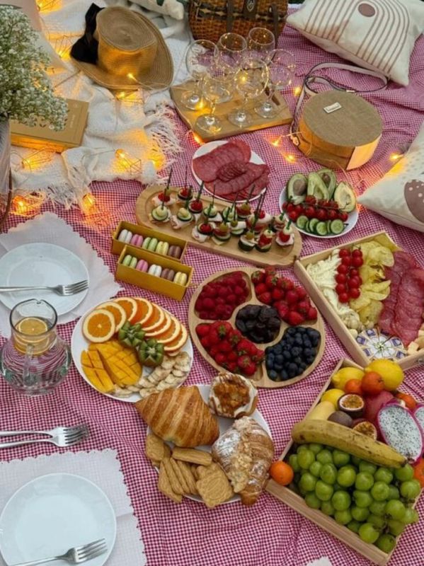 Как устроить незабываемый домашний пикник: советы по блюдам и декору