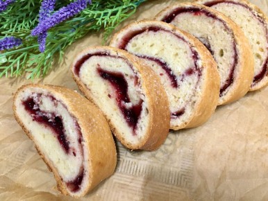 Нежный рулет с вареньем: просто, быстро и вкусно