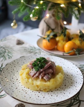 Как обновить новогодний стол в 2026 году: уютные идеи без излишеств