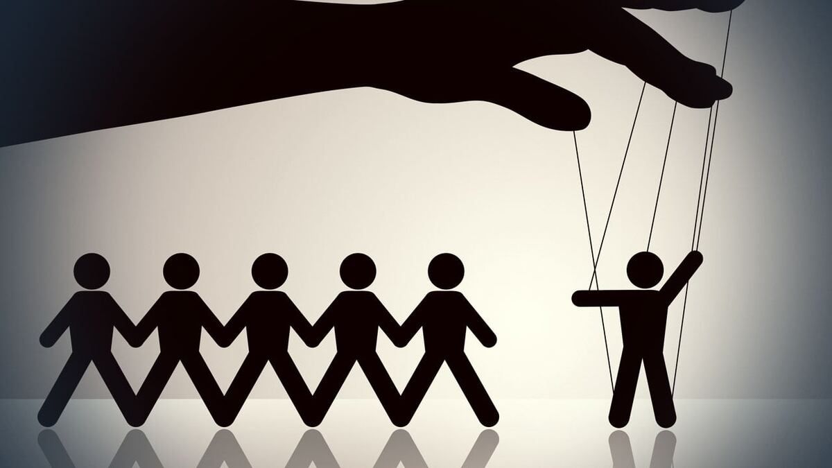 Сигналы, что вами манипулируют, даже если это близкий человек