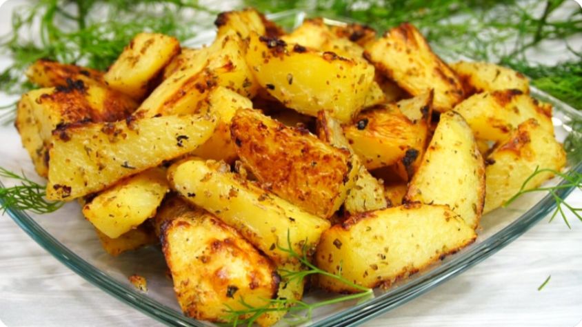 Золотистый картофель в духовке: просто и вкусно