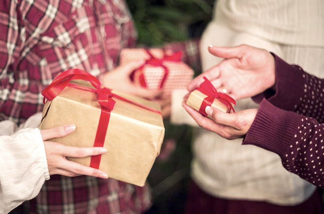 Необычные подарки для родителей, которые отказываются от подарков