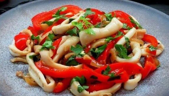 Нежные кальмары в пряной оболочке: идеальная закуска на любой случай