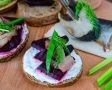 Вкусные закусочные бутерброды с селедкой и свеклой, которые покорят ваше сердце