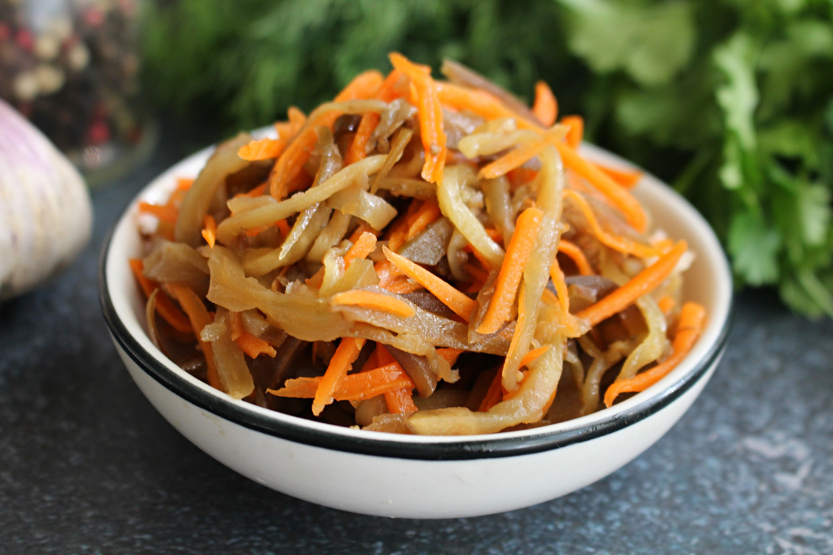 Салат из баклажанов и моркови: легкий и яркий рецепт для вашего стола