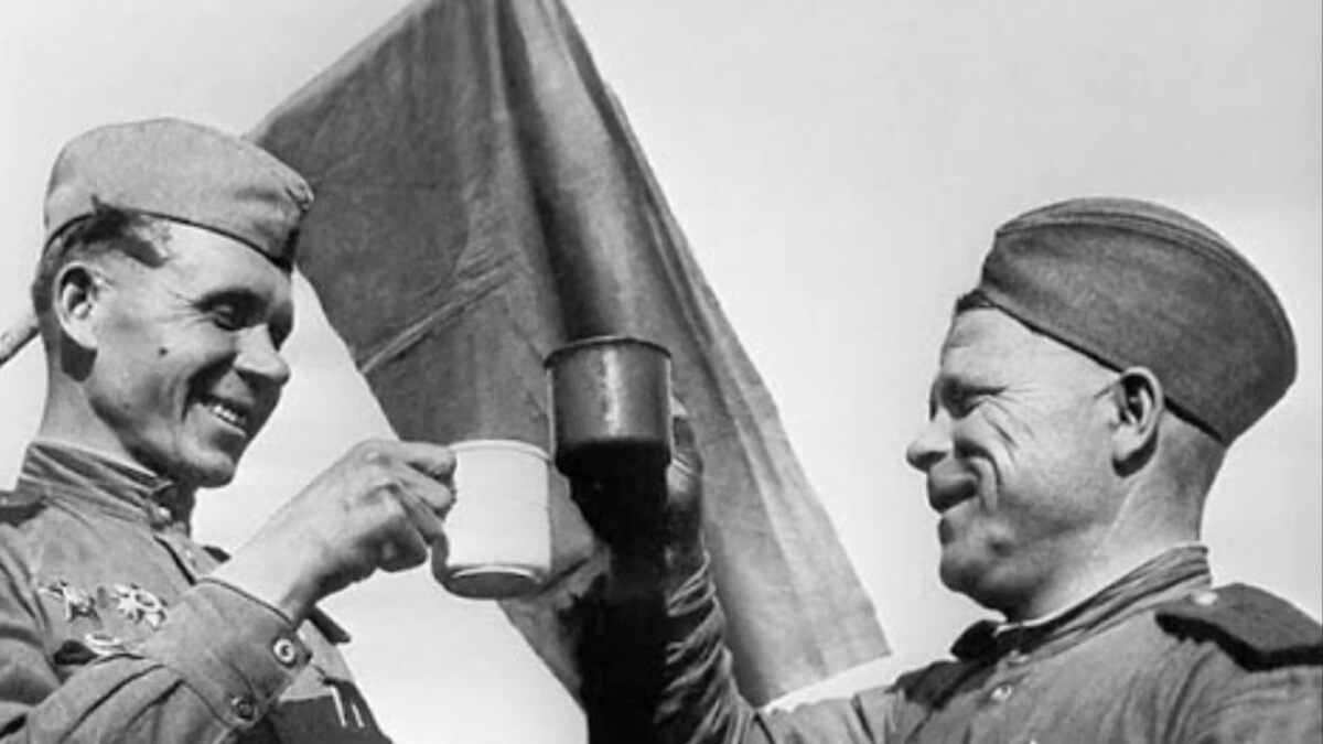 Наркомовские 100 грамм: на войне за спиртное