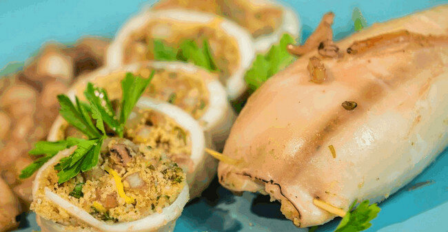 Восхитительные кальмары, фаршированные грибами и сыром