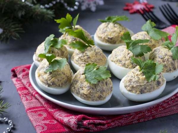 Фаршированные яйца: оригинальная закуска для любого праздника