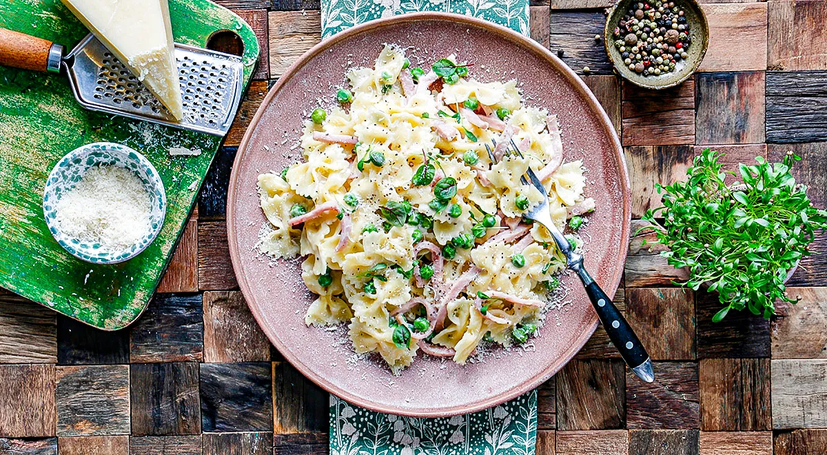 Паста с сыром и зеленым горошком