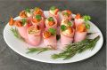 Ветчинные рулетики с оригинальной начинкой: вкусный акцент новогоднего меню