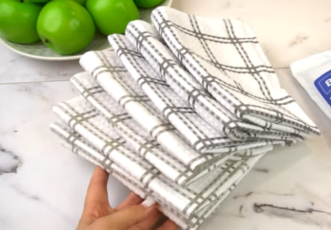 Как сохранить кухонные полотенца белоснежными: секреты и советы