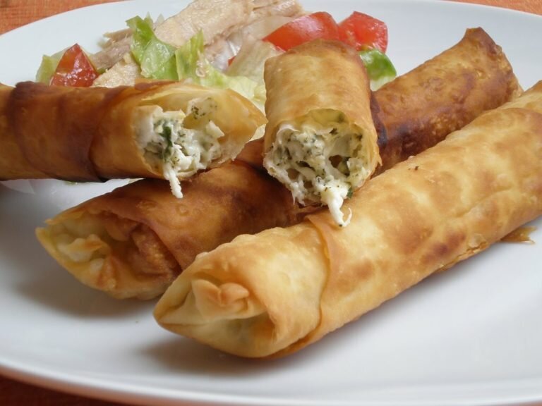 Необычные завернутые блины с сыром и томатным соусом: откройте для себя вкус Турции