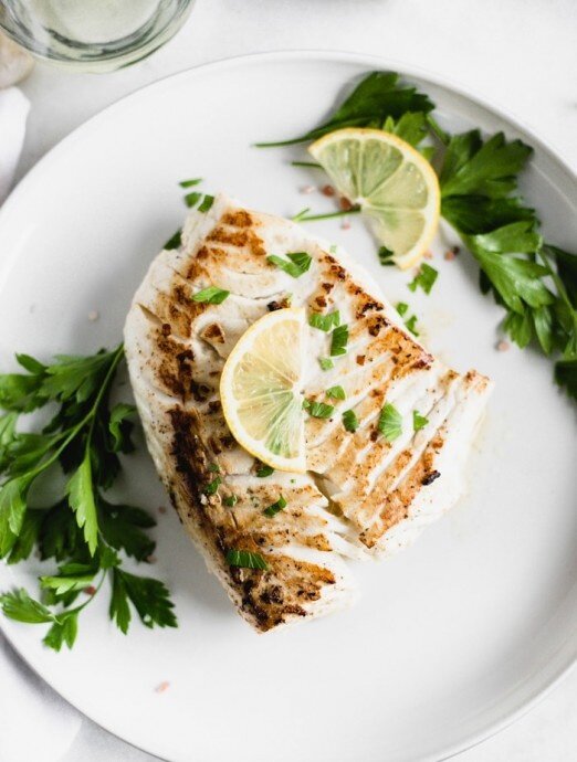 Легкий и вкусный ужин: жареный палтус с чесноком и лимоном