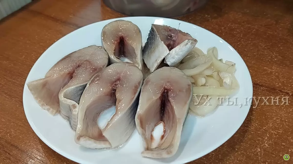 Искусство домашней засолки селедки: два простых рецепта для гурманов