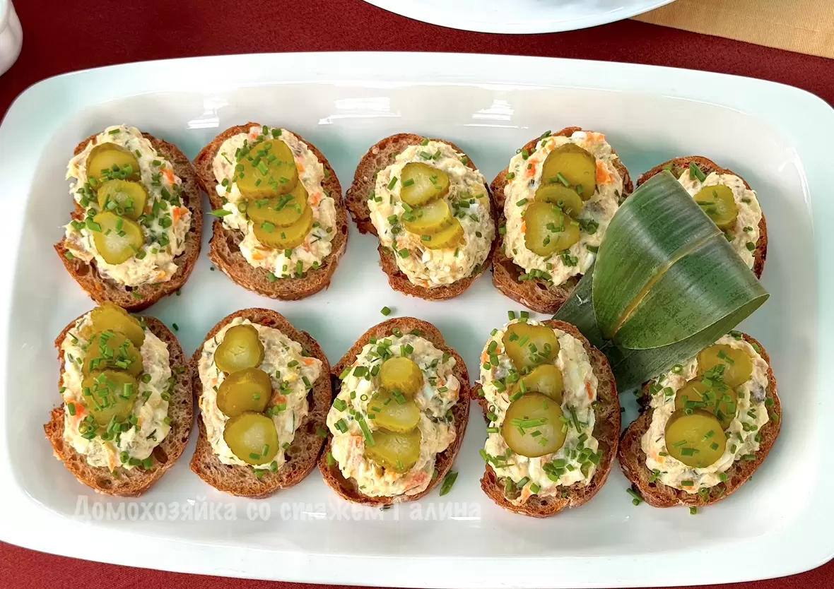 Праздничные бутерброды с запечённой скумбрией: изысканный вкус на вашем столе