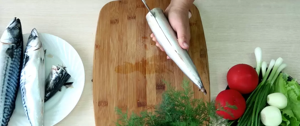 Сочная скумбрия с овощами: идеальный ужин в фольге