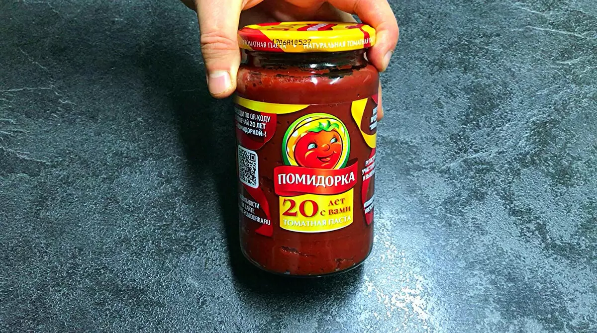Как сохранить томатную пасту с помощью простого трюка