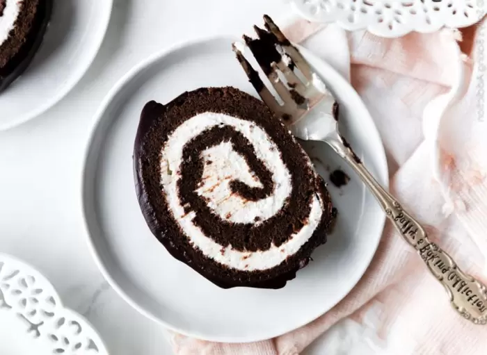 Вкус детства: швейцарский шоколадный рулет со сливками