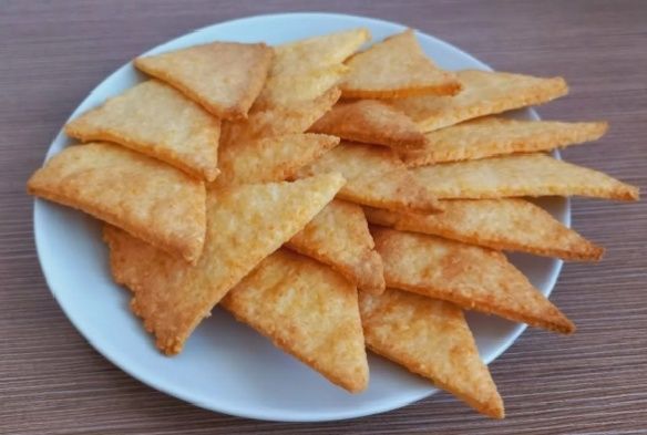 Сырные крекеры, которые исчезают за считанные минуты: простой и вкусный рецепт