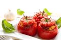 Вкусные фаршированные помидоры: простое и сытное блюдо