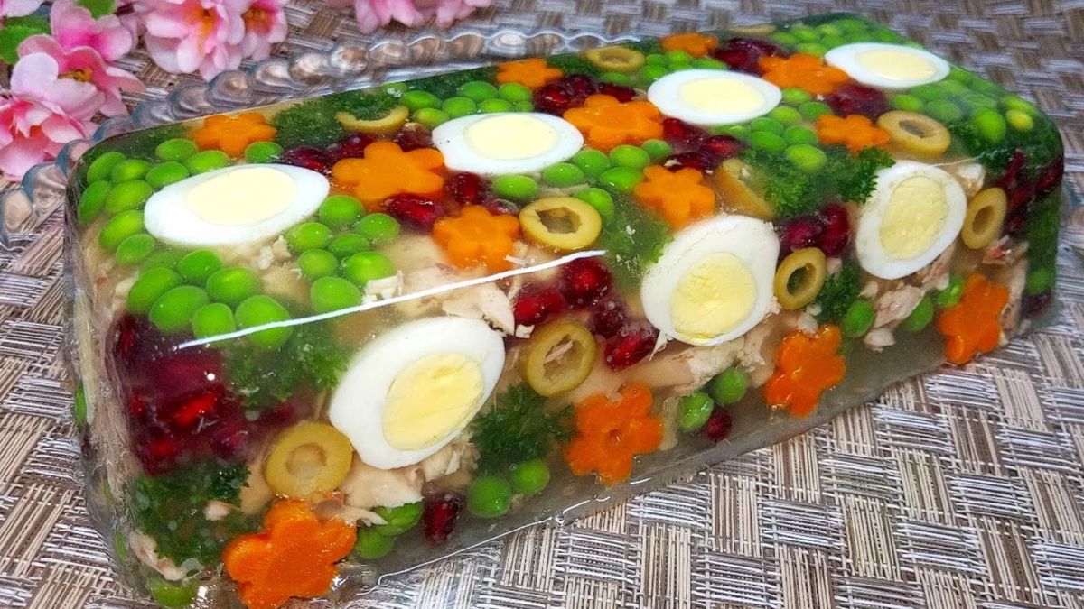 Эффектная закуска на праздничный стол: от холодца до яркого заливного