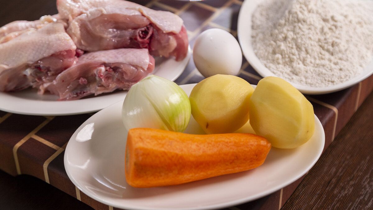 Неповторимый куриный суп с домашней лапшой и легкими фрикадельками