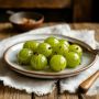 Весенние вкусняшки: крыжовник как освежающий ингредиент для салатов и десертов